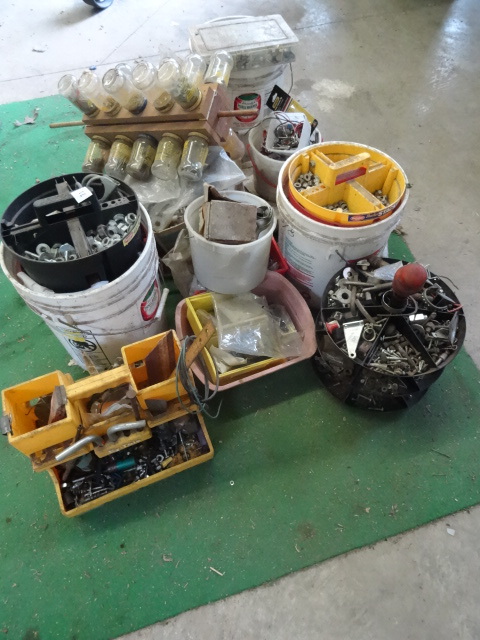 lot 22 image: Large lot of assorted hardware...