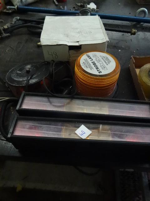 lot 40 image: Variety of misc warning lights...