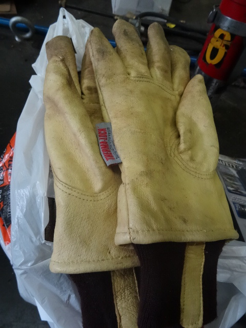 lot 47 image: Bag of misc work and welding gloves...