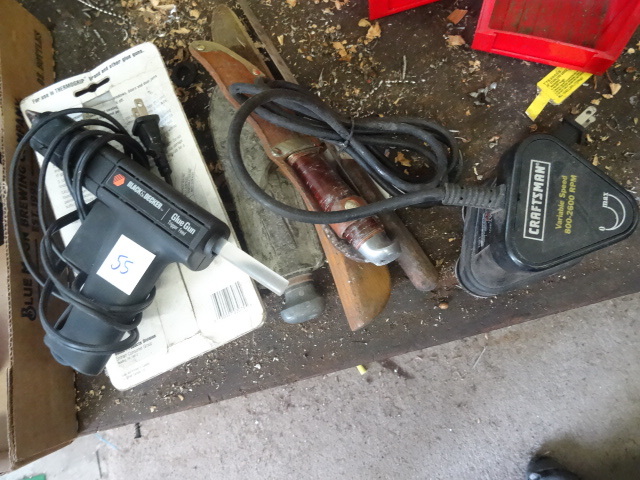 lot 55 image: B and D glue gun and glue sticks. C...