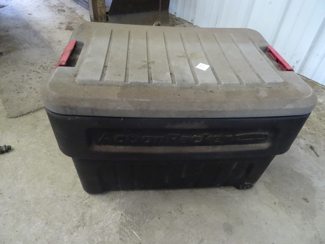 lot 63 image: Rubbermaid action packer storage to...