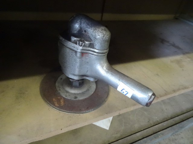 lot 67 image: 7 air disc sander...