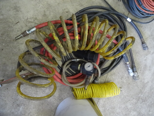 lot 84 image: Air regulator  filter. Misc air ho...