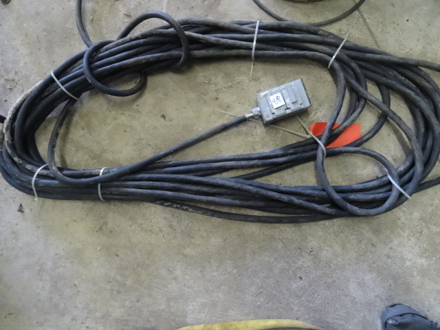 lot 88 image: Heavy duty 110 volt extension cord....