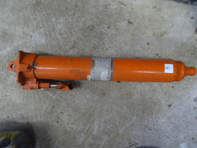 lot 107 image: Central hydraulics long ram hydraul...