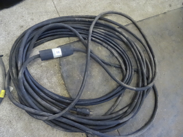 lot 118 image: Heavy duty 110 volt extension cord....