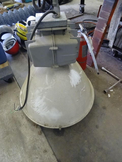 lot 119 image: Multi tap ceiling light. 5 units...