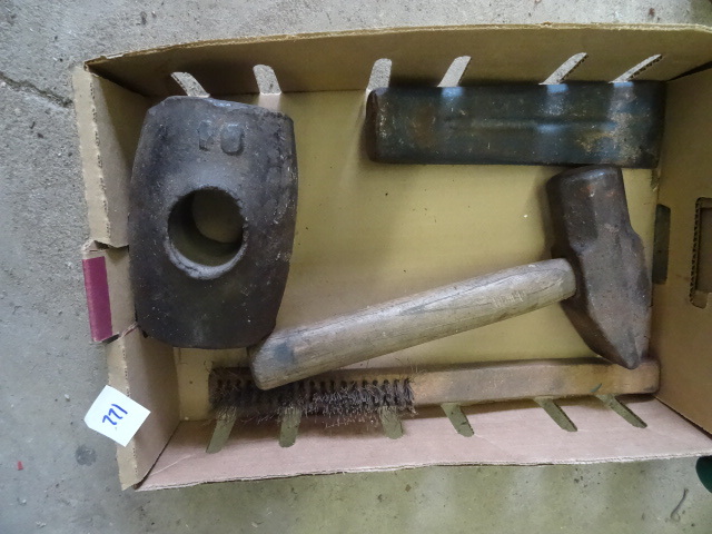 lot 122 image: Splitting wedge. Hammer. Wire brush...