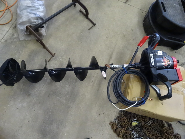 lot 136 image: Strikemaster 12 volt ice auger. Int...