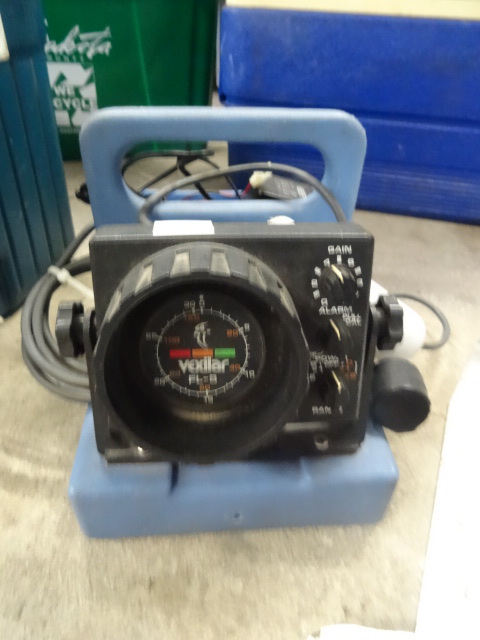 lot 147 image: Vexilar FL-8 sonar flasher. Complet...