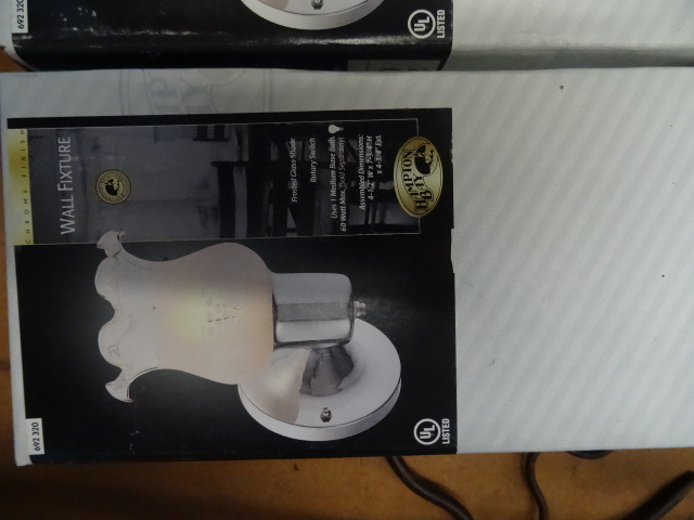 lot 154 image: 4 Hampton bay wall lights. 692-320....