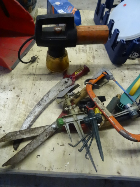 lot 167 image: Misc gardening tools and sprinklers...