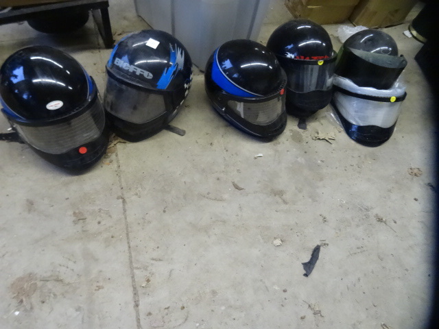 lot 171 image: 5 snowmobile helmets. 2 extra visor...