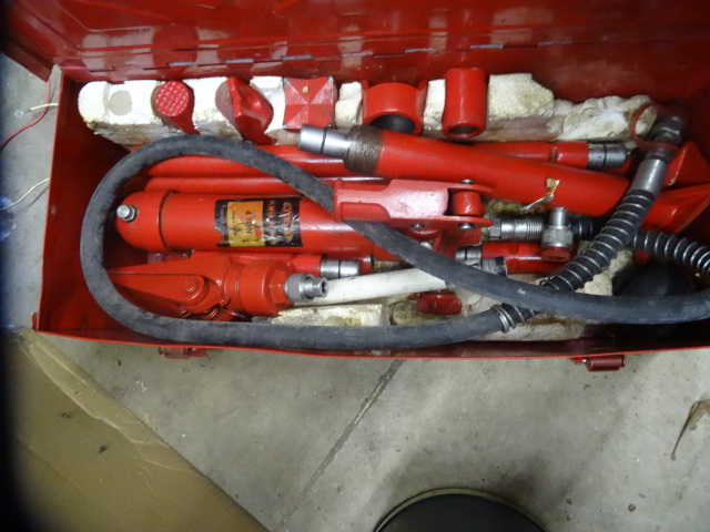 lot 175 image: Wel bilt 4 ton porta power set...