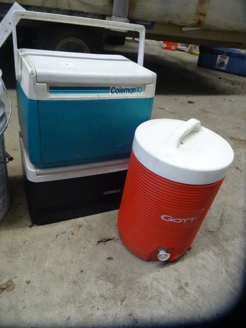lot 176 image: Drink cooler. 2 lunch coolers...