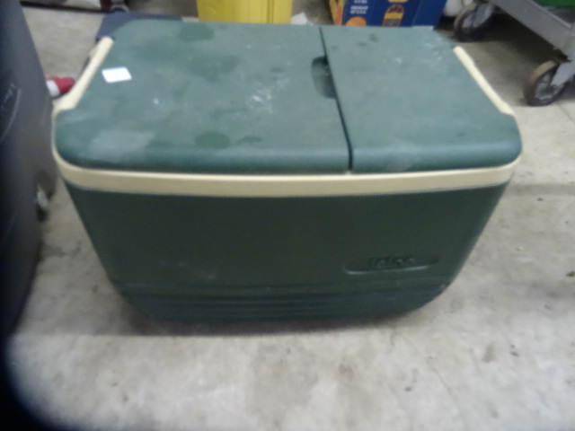 lot 179 image: Igloo cooler...