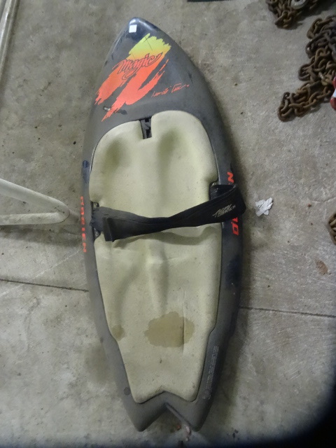 lot 201 image: Obrien knee board....