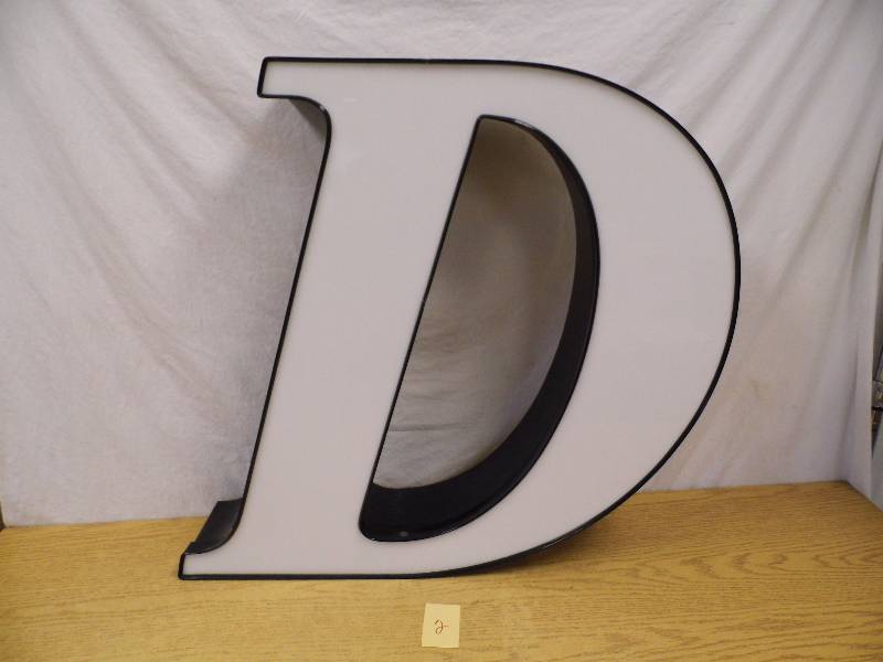 lot 2 image: LED Letter - D
