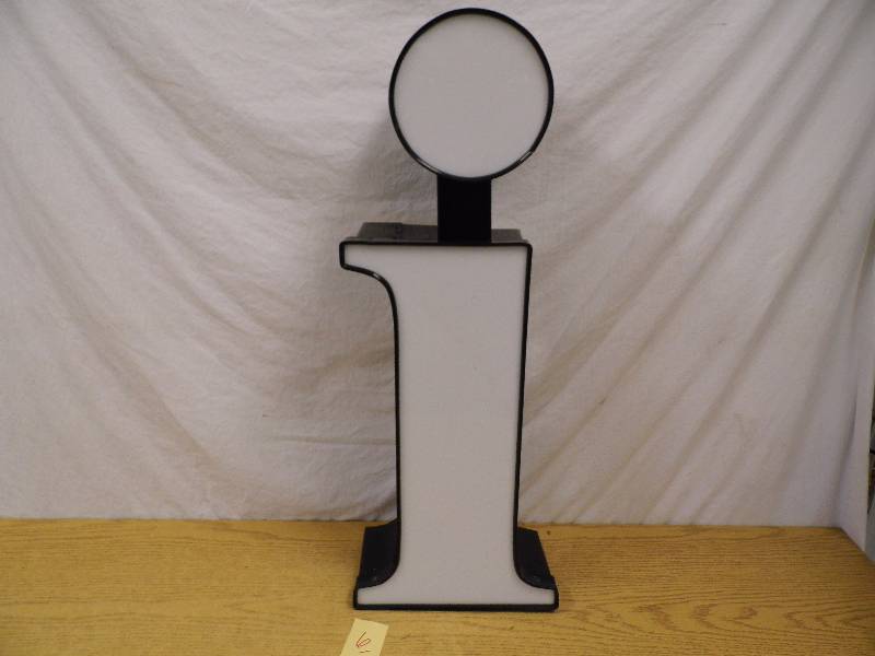 lot 6 image: LED Letter - I