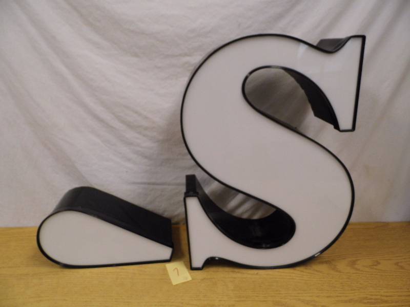 lot 7 image: LED Letter -  S