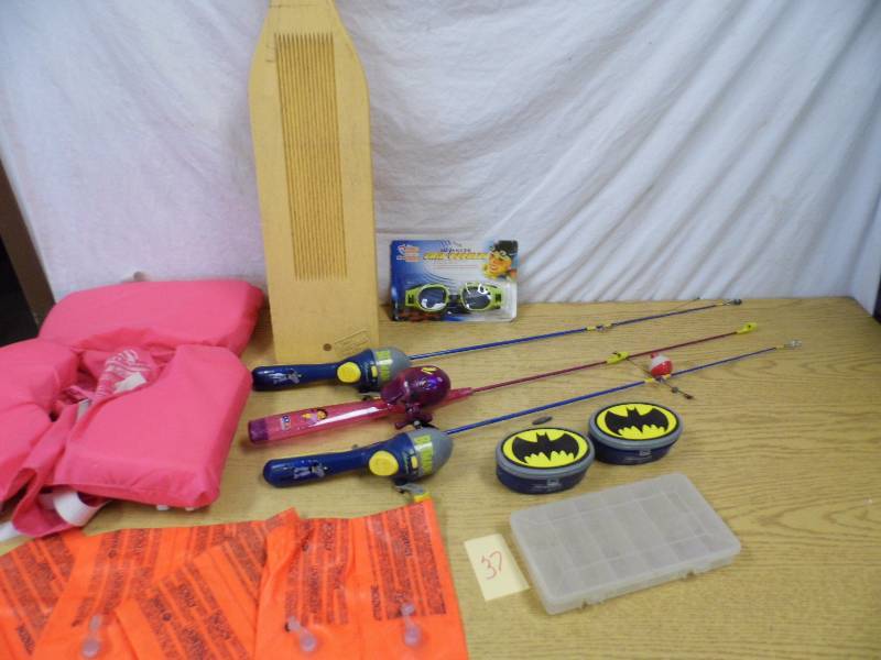lot 37 image: Fishing - Swimming Items