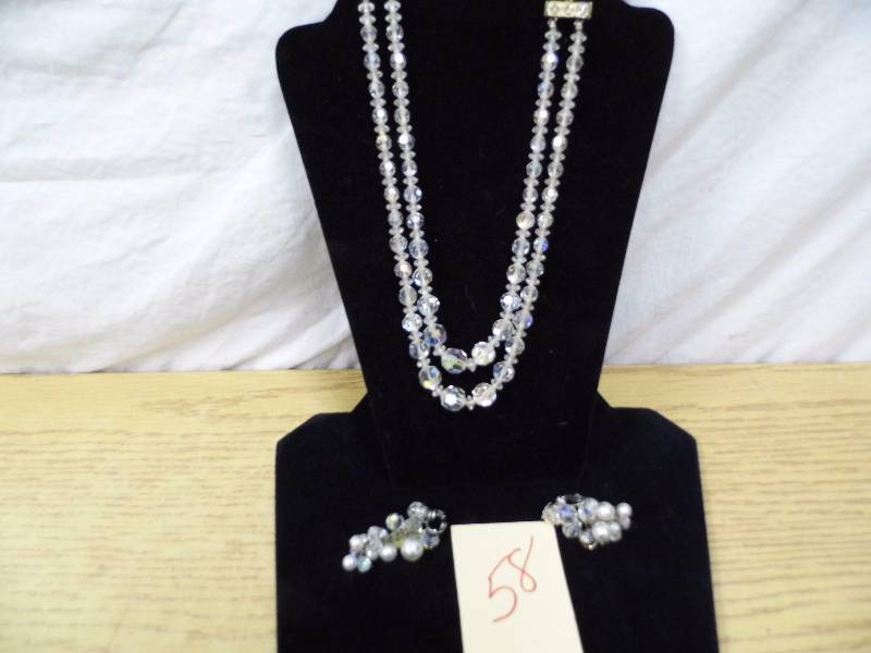lot 58 image: Necklace w Earrings