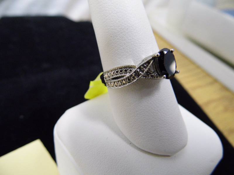 lot 64 image: Thai Black Spinel Ring