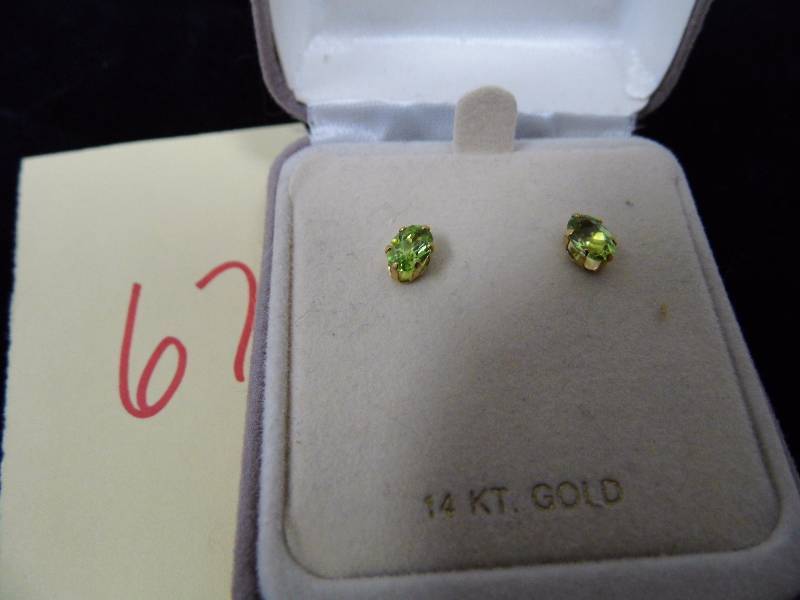 lot 67 image: 14k Earrings - Green Stone