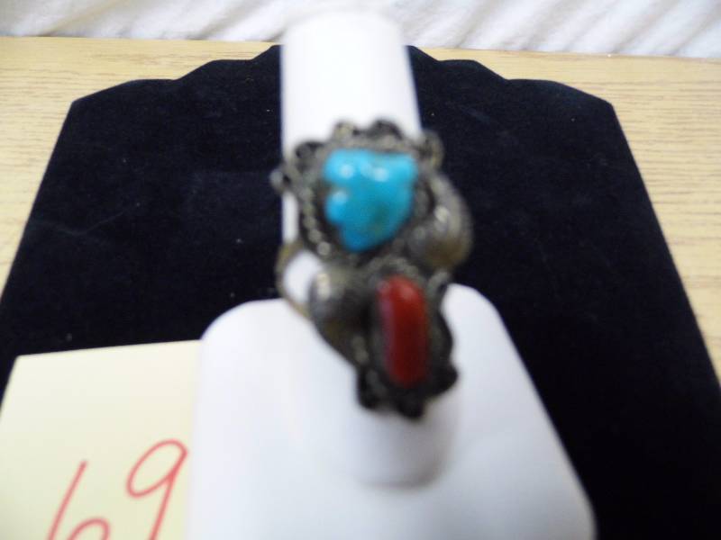 lot 69 image: Turquoise Ring