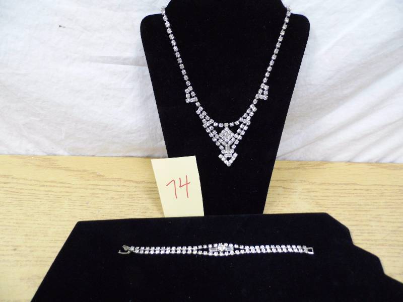 lot 74 image: Rhinestone Necklace w Bracelet
