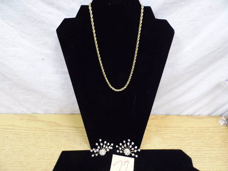 lot 77 image: Earrings - Necklace