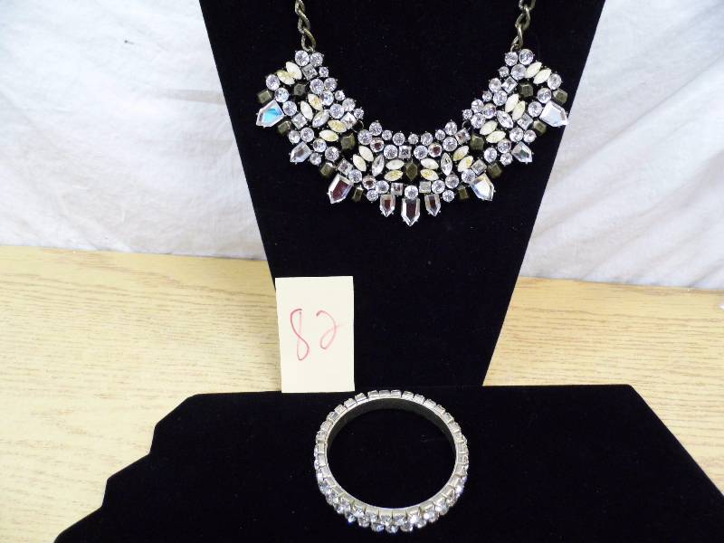 lot 82 image: Rhinestone Necklace w Bracelet
