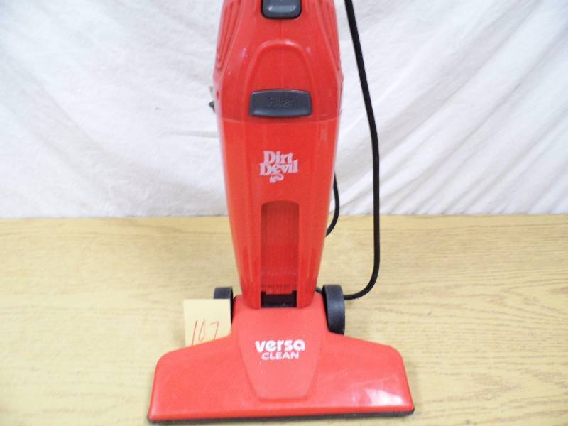 lot 107 image: Dirt Devil Versa Clean