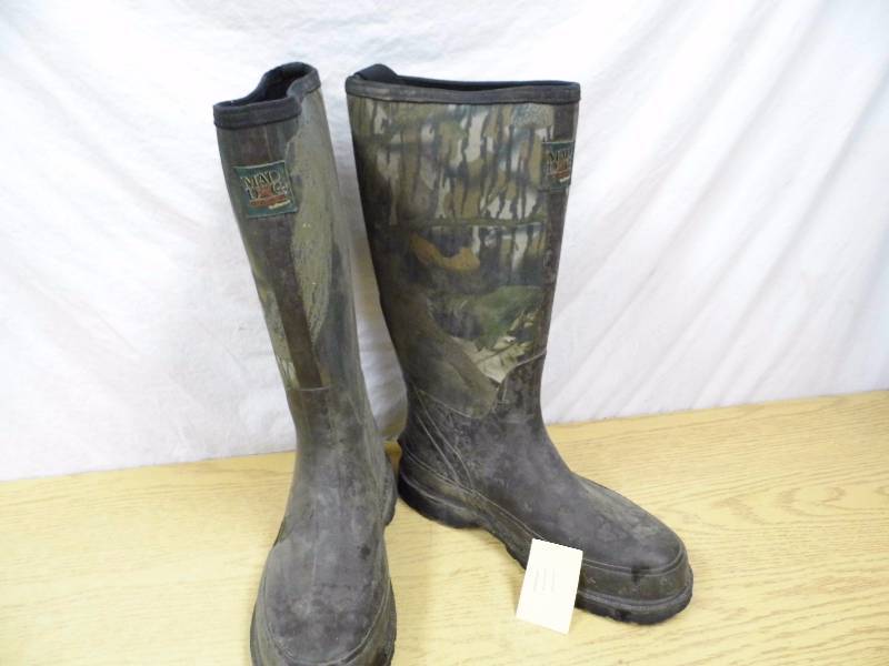 lot 111 image: Mad Dog Gear Boots