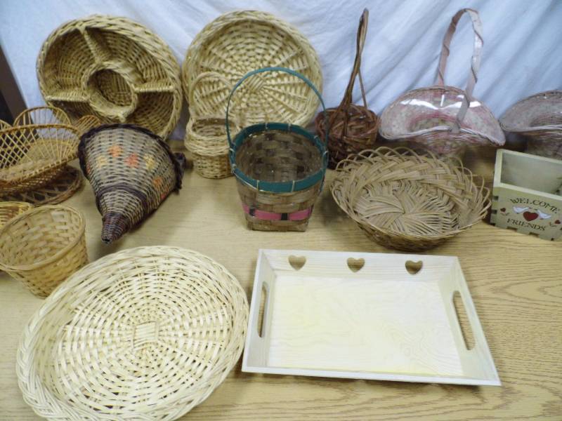lot 113 image: Baskets