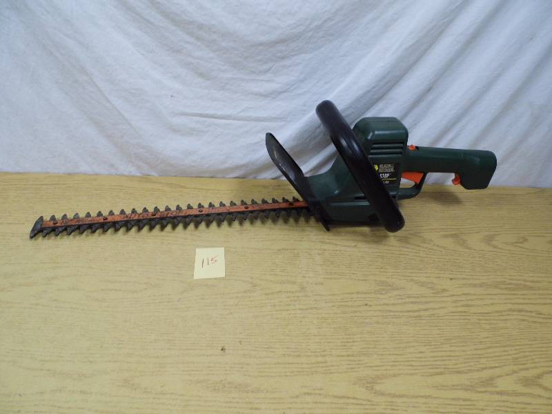 lot 115 image: Black & Decker Hedge Trimmer