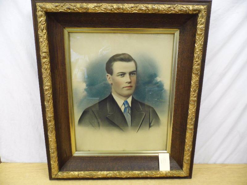 lot 119 image: Vintage Photo in Frame