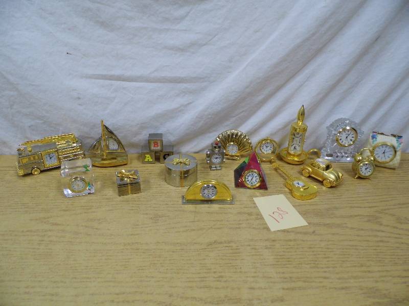lot 128 image: Miniature Clocks