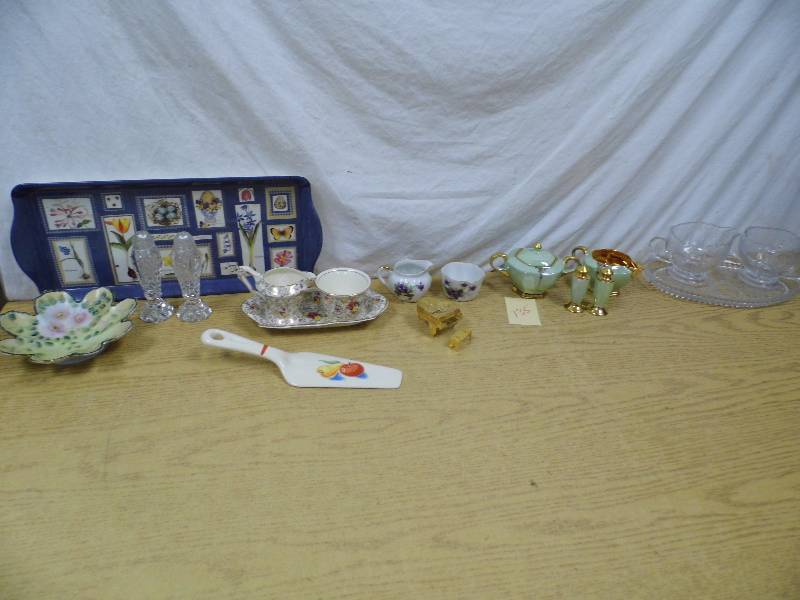 lot 135 image: Cream & Sugar Sets