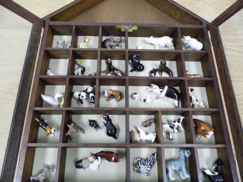 lot 136 image: Minatures w Case