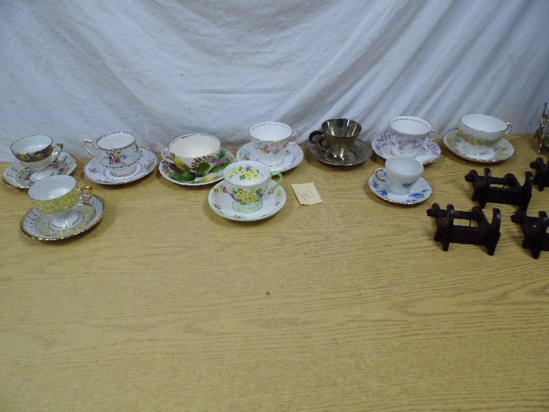 lot 137 image: Cups & Saucers