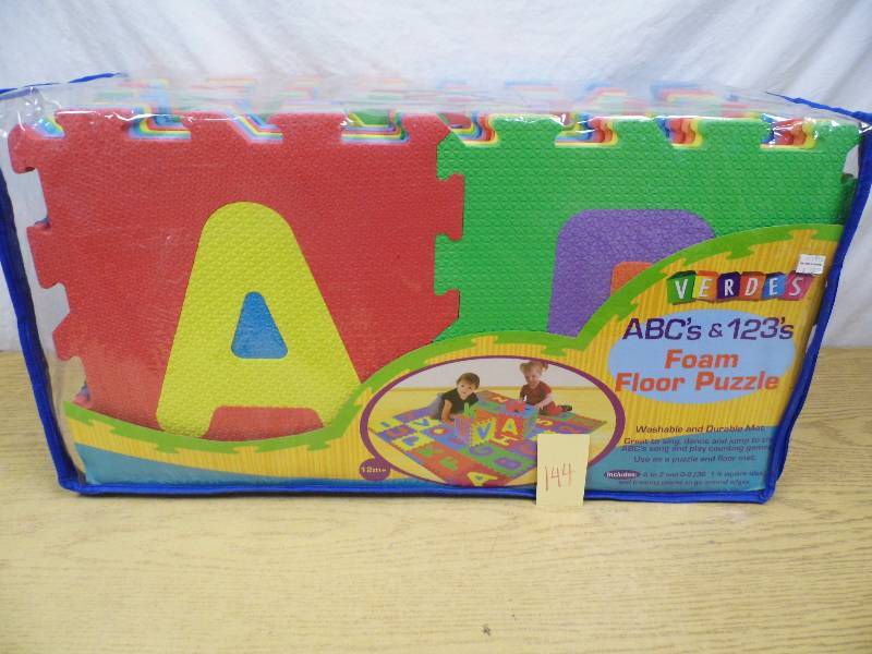 lot 144 image: New Floor Foam Puzzle