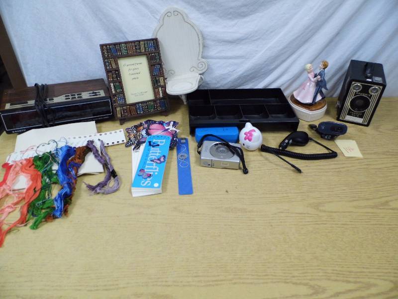 lot 146 image: Brownie Camera - Needlepoint