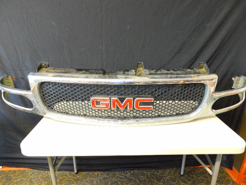 Grill for a 00-06 GMC JimmyYukon
