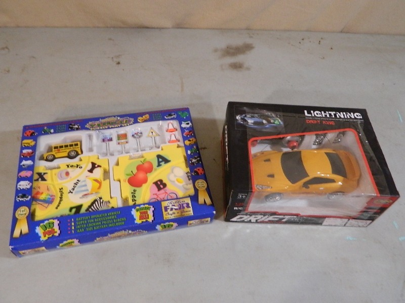 lot 48 image: New Battery Operated Vehicle Puzzle Playset and New RC Drift Car