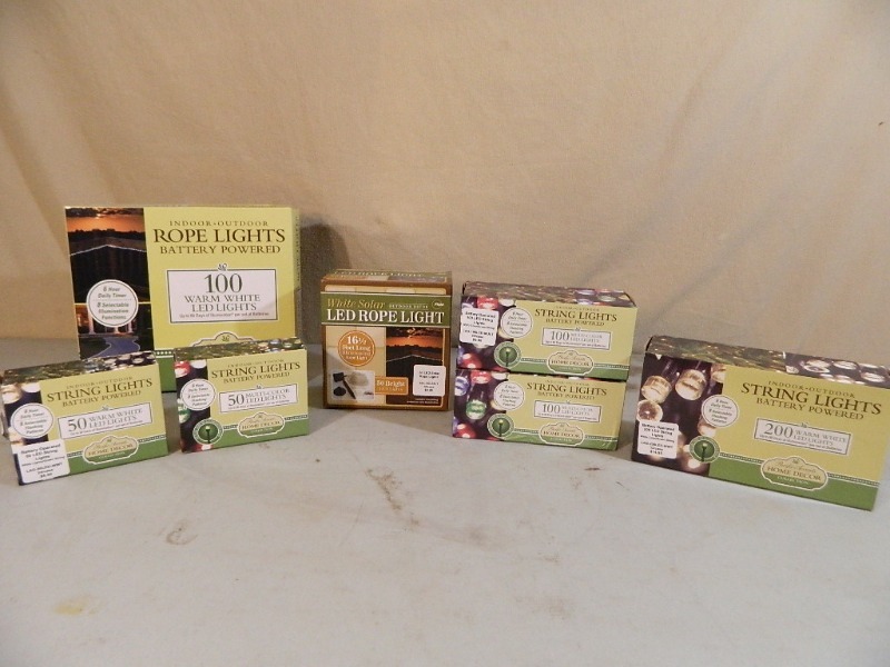 lot 56 image: 7 New Solar and Battery Powered Lights