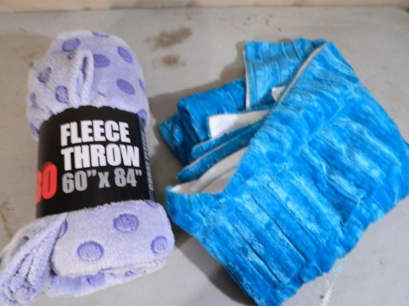 lot 76 image: 2 New Throws