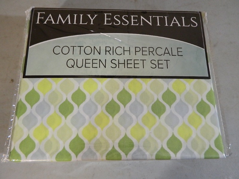 lot 77 image: New Queen Sheet Set
