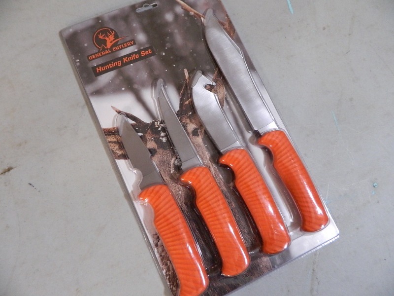 lot 84 image: New 4 Pc Hunting Knife Set
