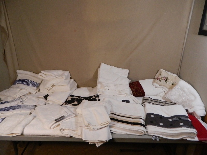 lot 96 image: 31 Brand New Bath Towels